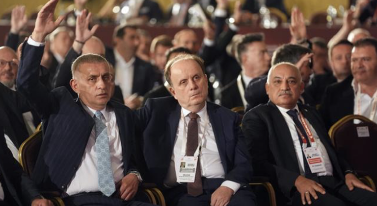 Büyükekşi ve Kurulları İbra Edildi